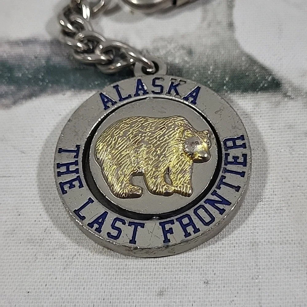 Alaska The Last Frontier 49th State Metal Spinner Keychain With Grizzly Bear